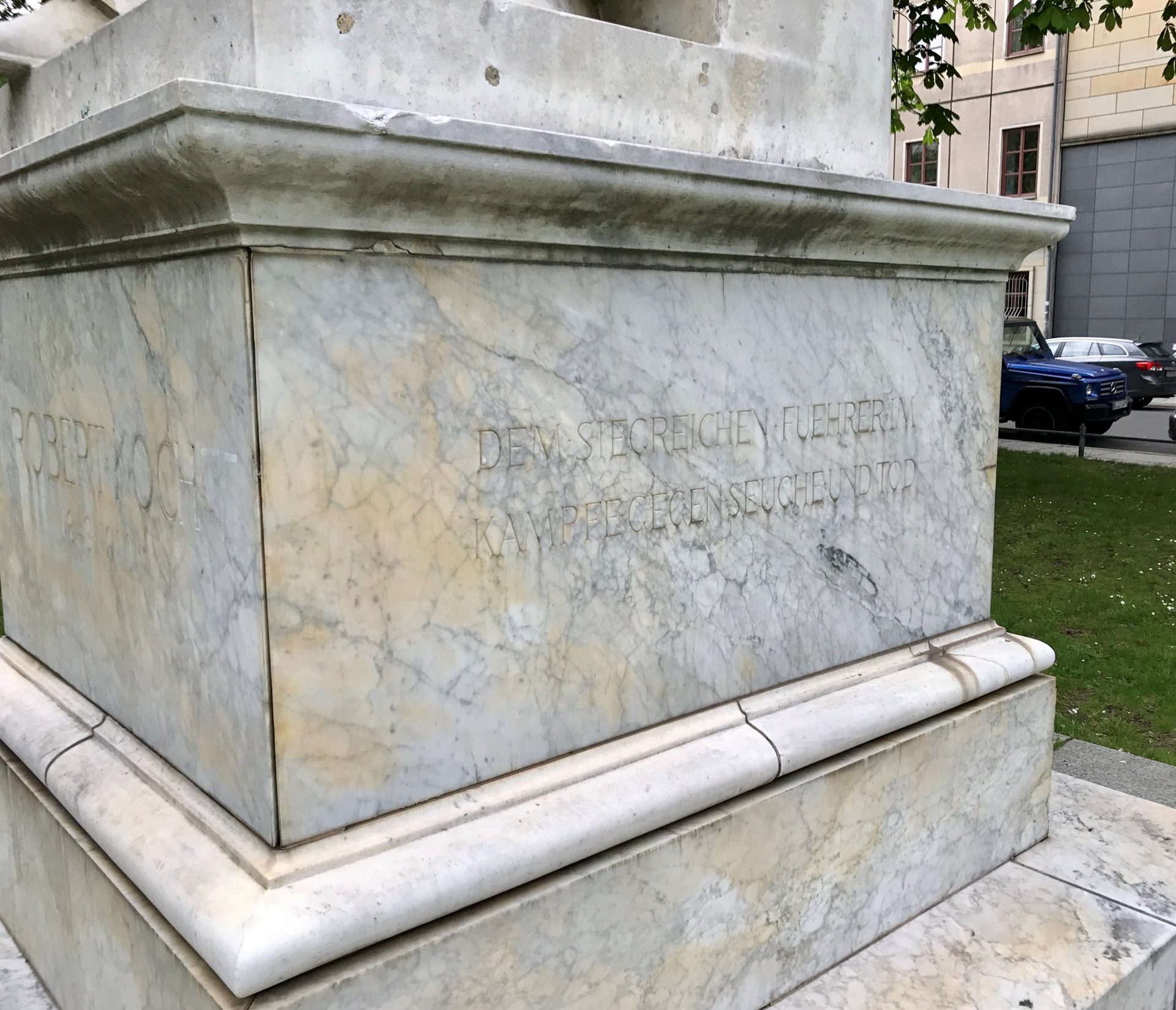 Robert Koch monument, Berlin (4).jpg